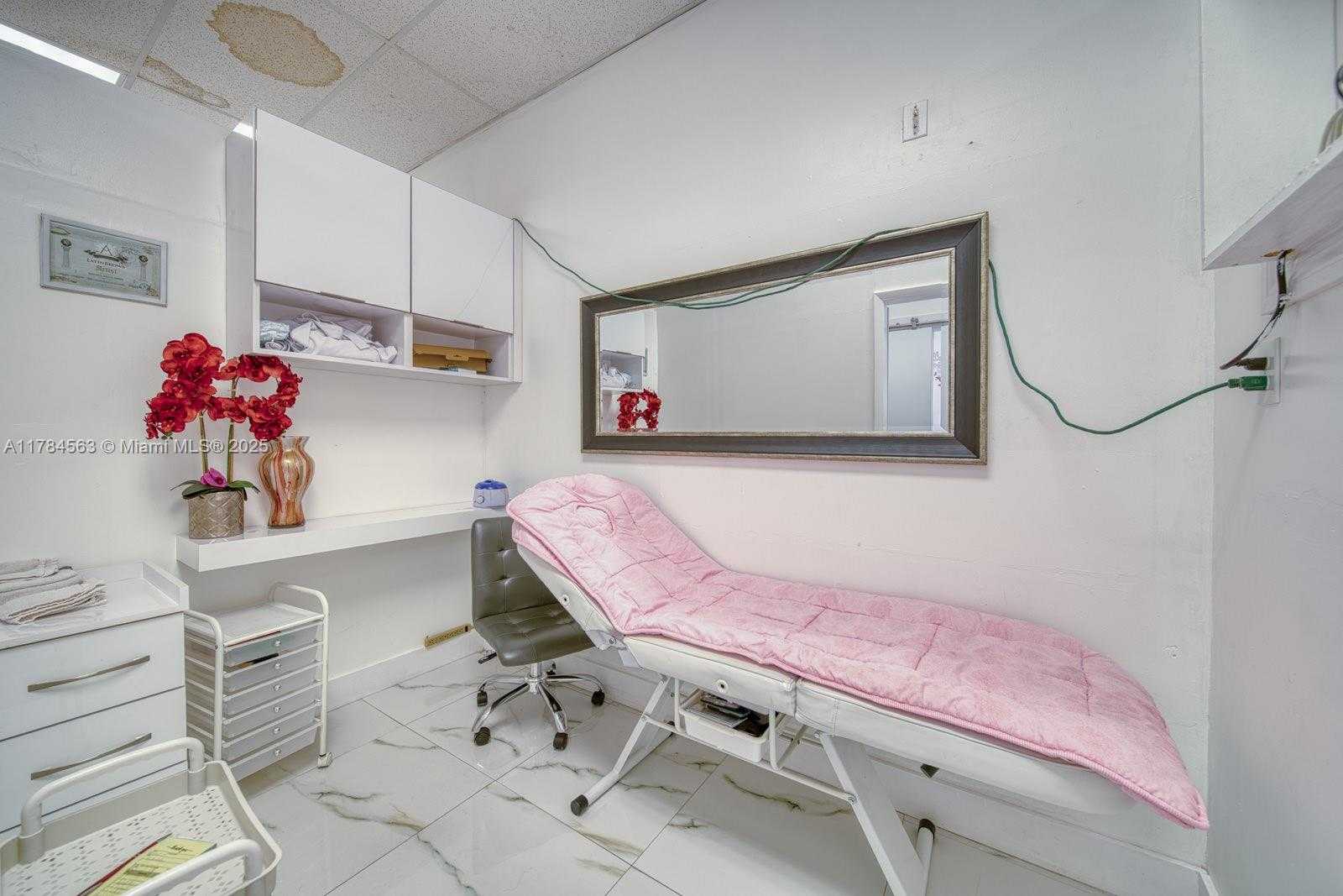 Small Image of BEAUTY SALON FOR SALE - EUREKA & FL TURNPIKE III, Cutler Bay Number 14
