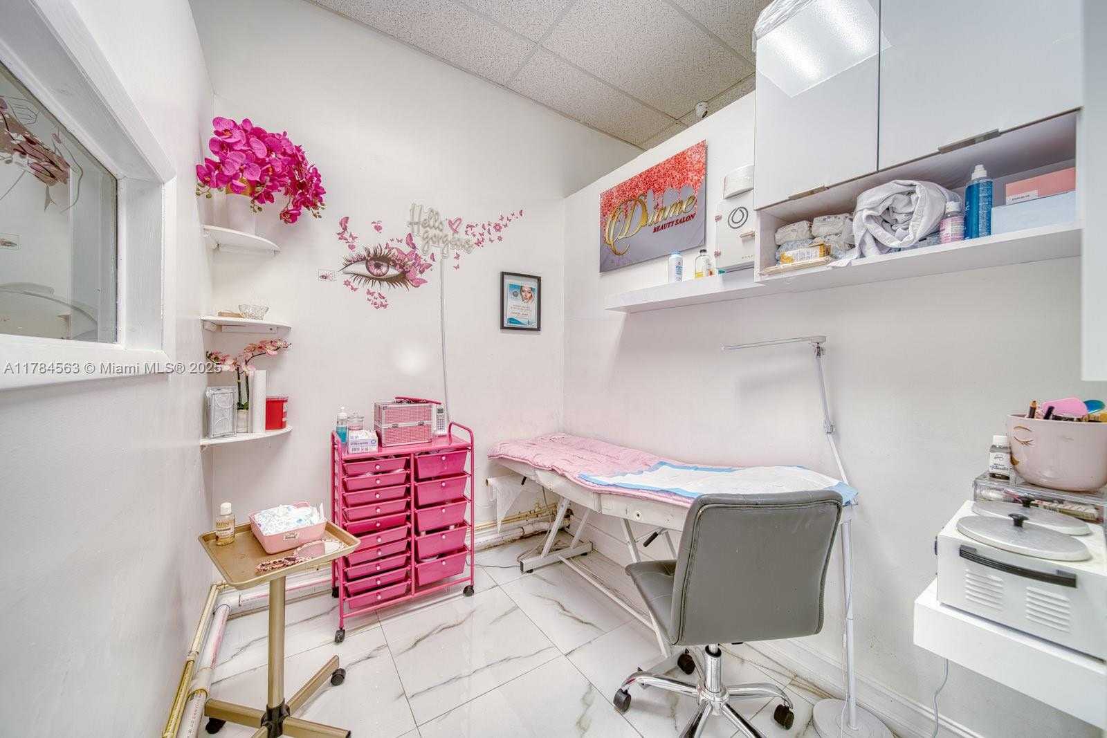 Small Image of BEAUTY SALON FOR SALE - EUREKA & FL TURNPIKE III, Cutler Bay Number 15