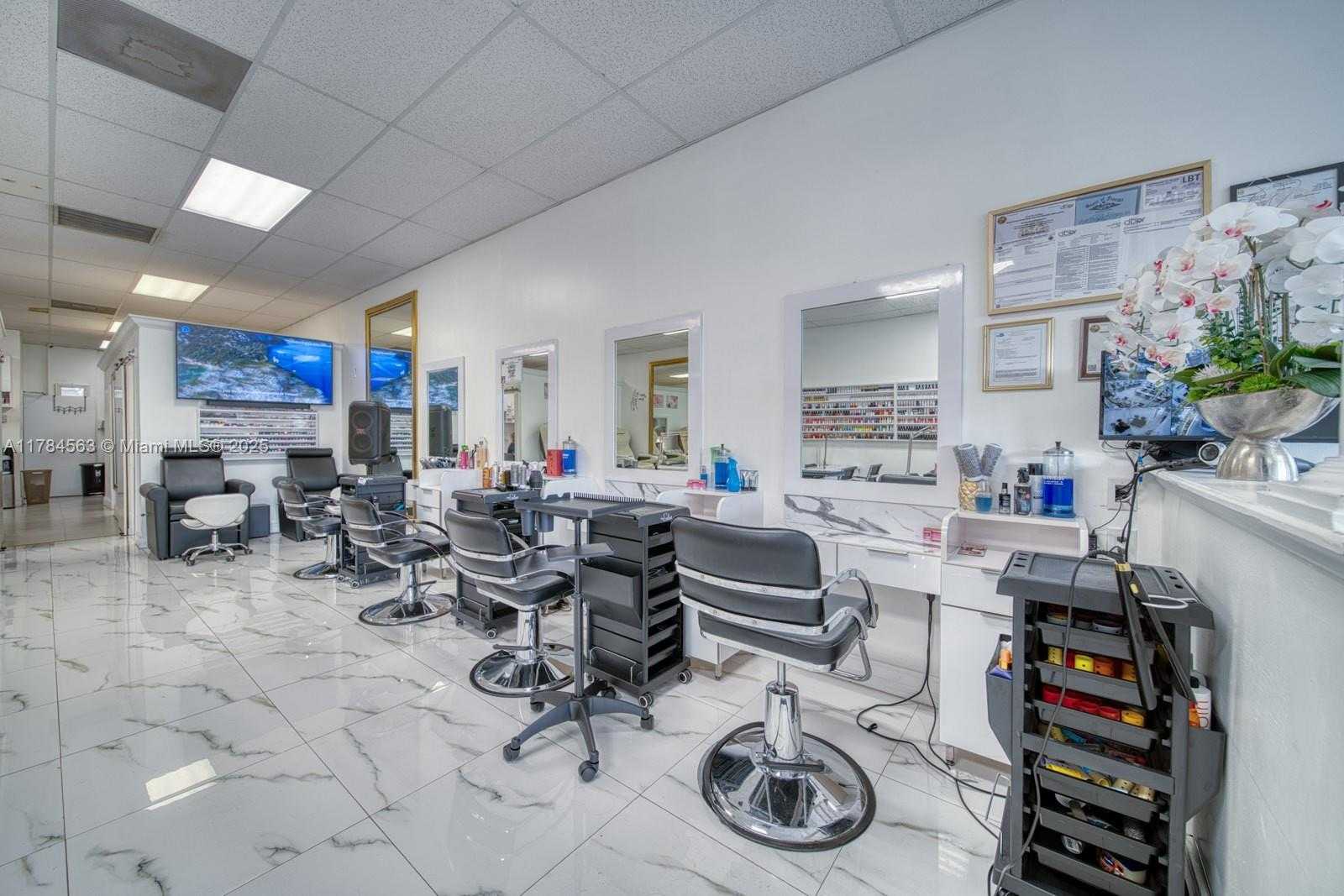 Small Image of BEAUTY SALON FOR SALE - EUREKA & FL TURNPIKE III, Cutler Bay Number 3