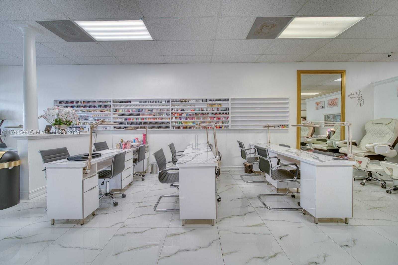 Small Image of BEAUTY SALON FOR SALE - EUREKA & FL TURNPIKE III, Cutler Bay Number 4