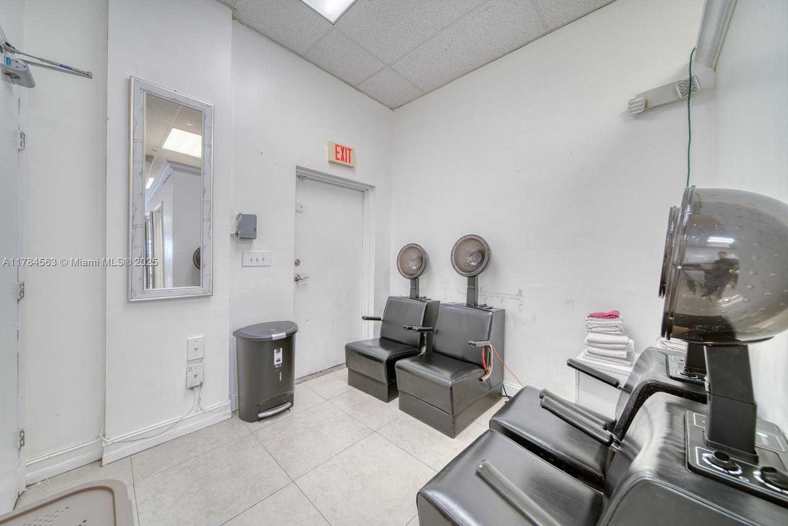 Small Image of BEAUTY SALON FOR SALE - EUREKA & FL TURNPIKE III, Cutler Bay Number 9