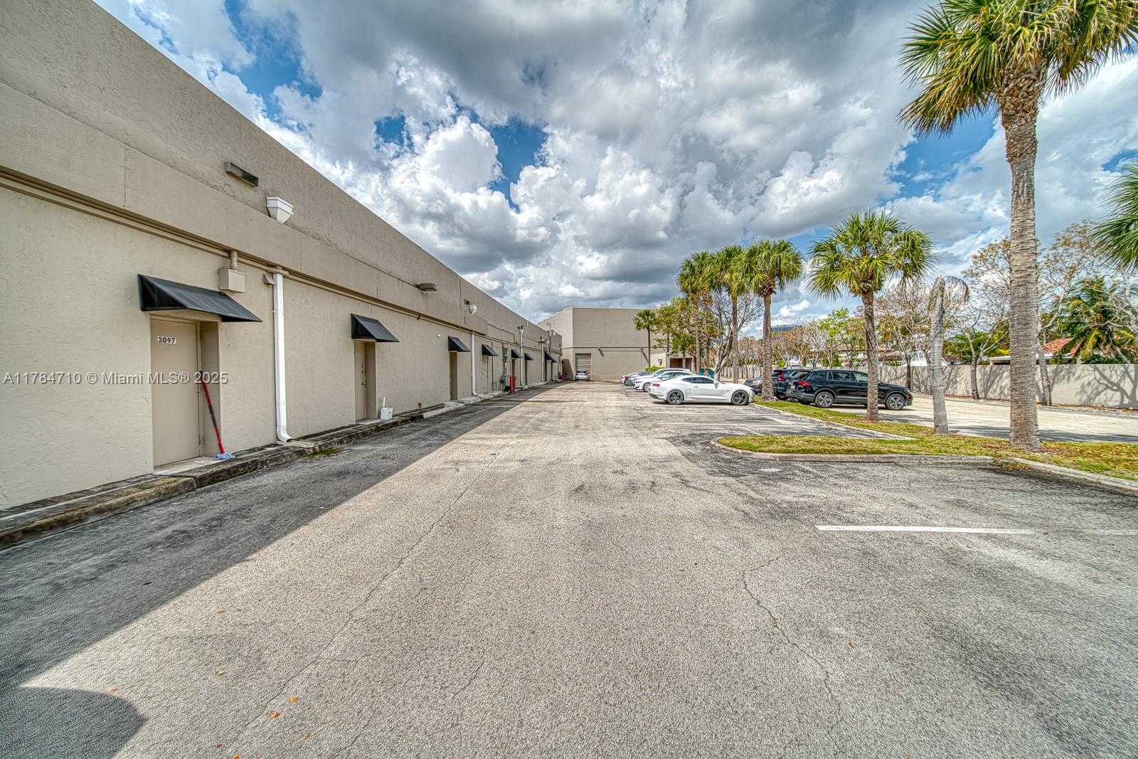 Small Image of IN NORTH MIAMI BEACH, North Miami Beach Number 28