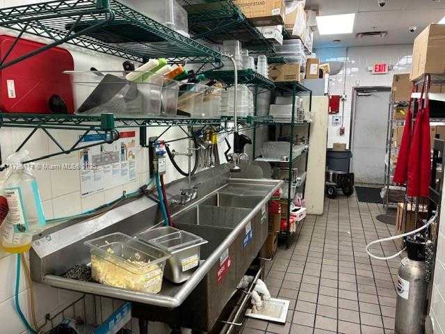 Small Image of 1678 NORTH EAST SUBSHOP, North Miami Beach Number 11