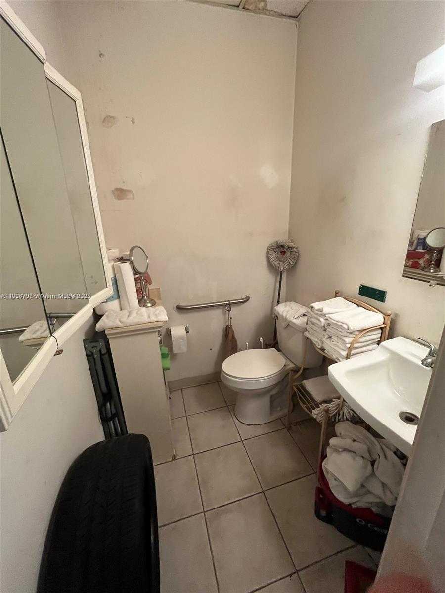 Small Image of WEST 16TH AVE, Hialeah Number 7