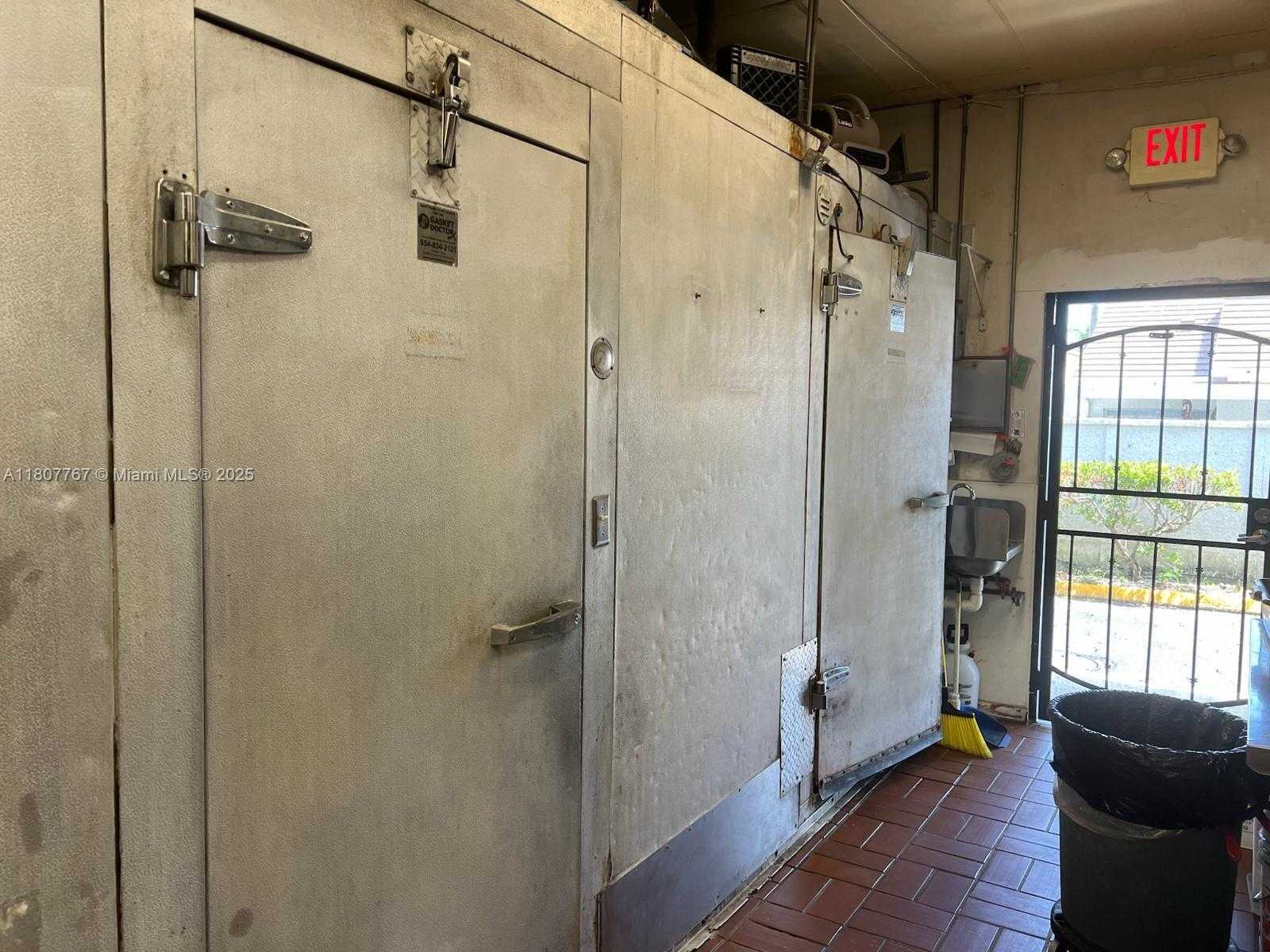 Small Image of 15718 SOUTH WEST 72 ST, Miami Number 9