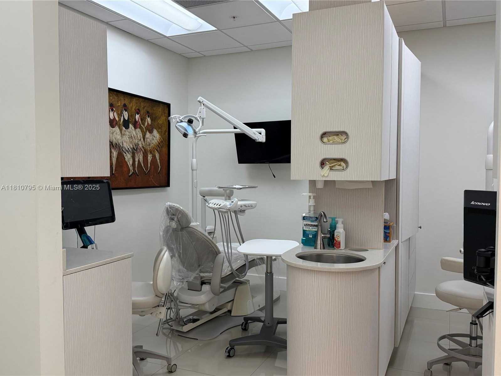 Small Image of Aventura Number 11