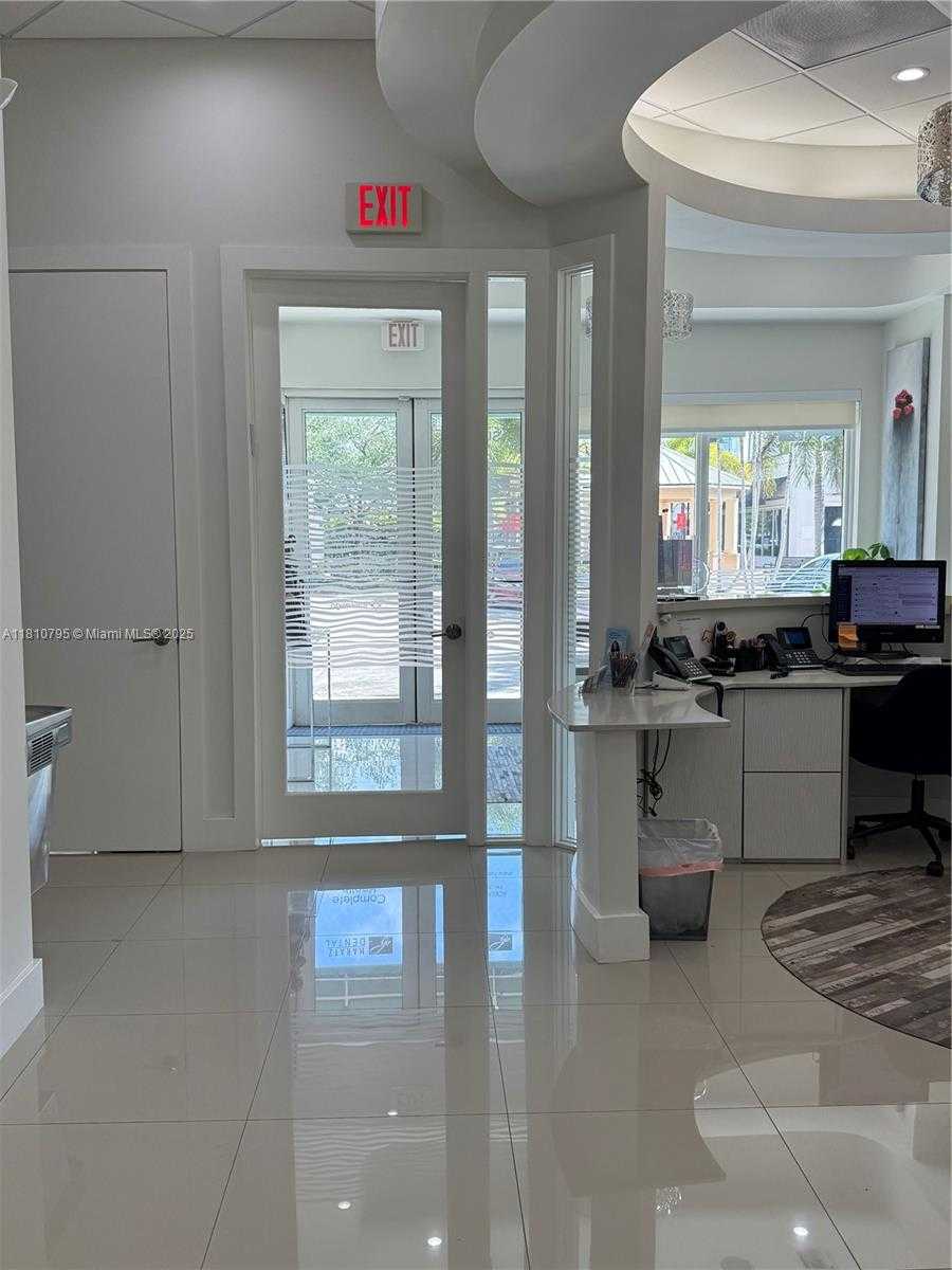 Small Image of Aventura Number 12