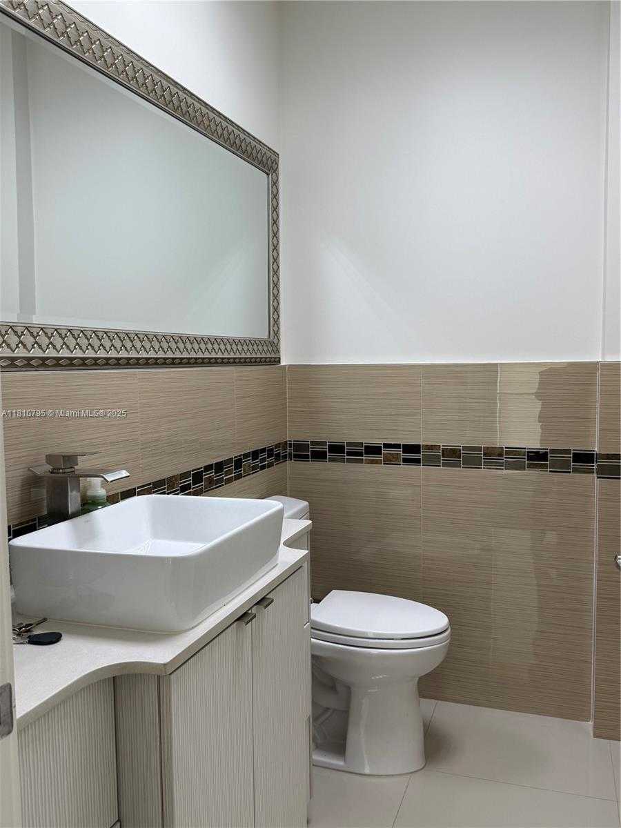 Small Image of Aventura Number 13
