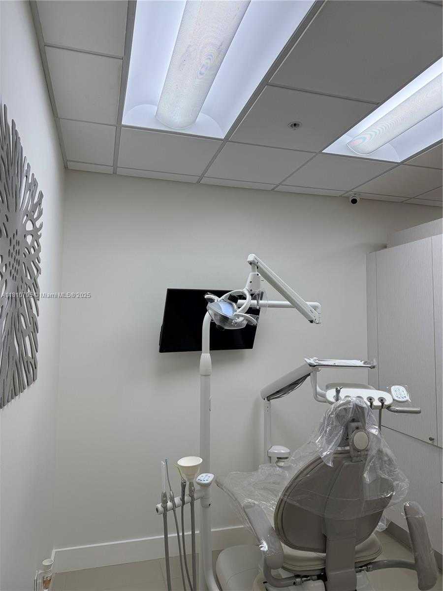 Small Image of Aventura Number 19