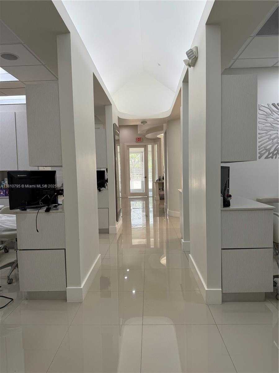 Small Image of Aventura Number 22
