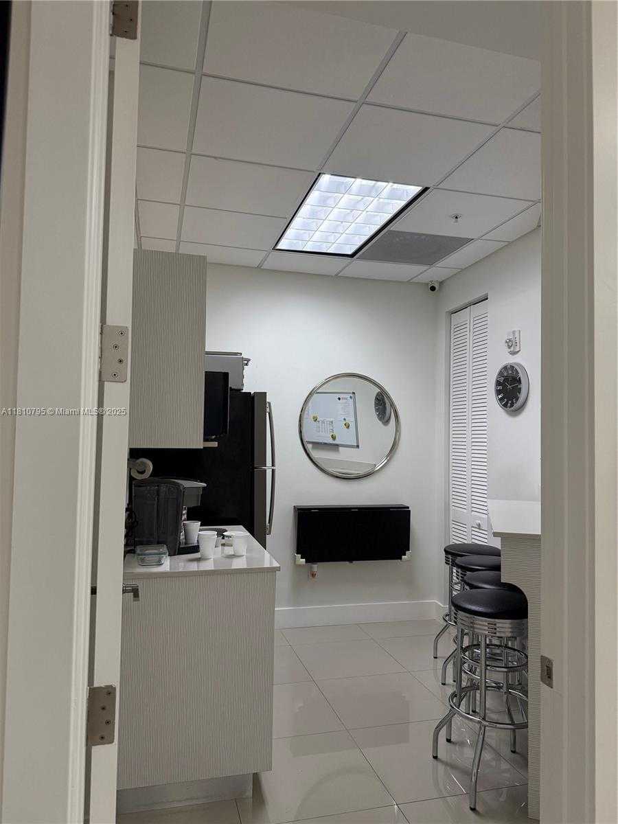 Small Image of Aventura Number 27
