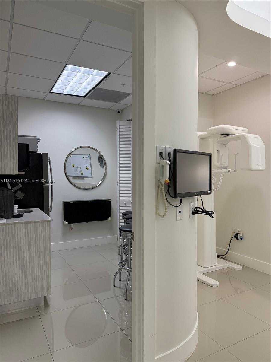 Small Image of Aventura Number 35