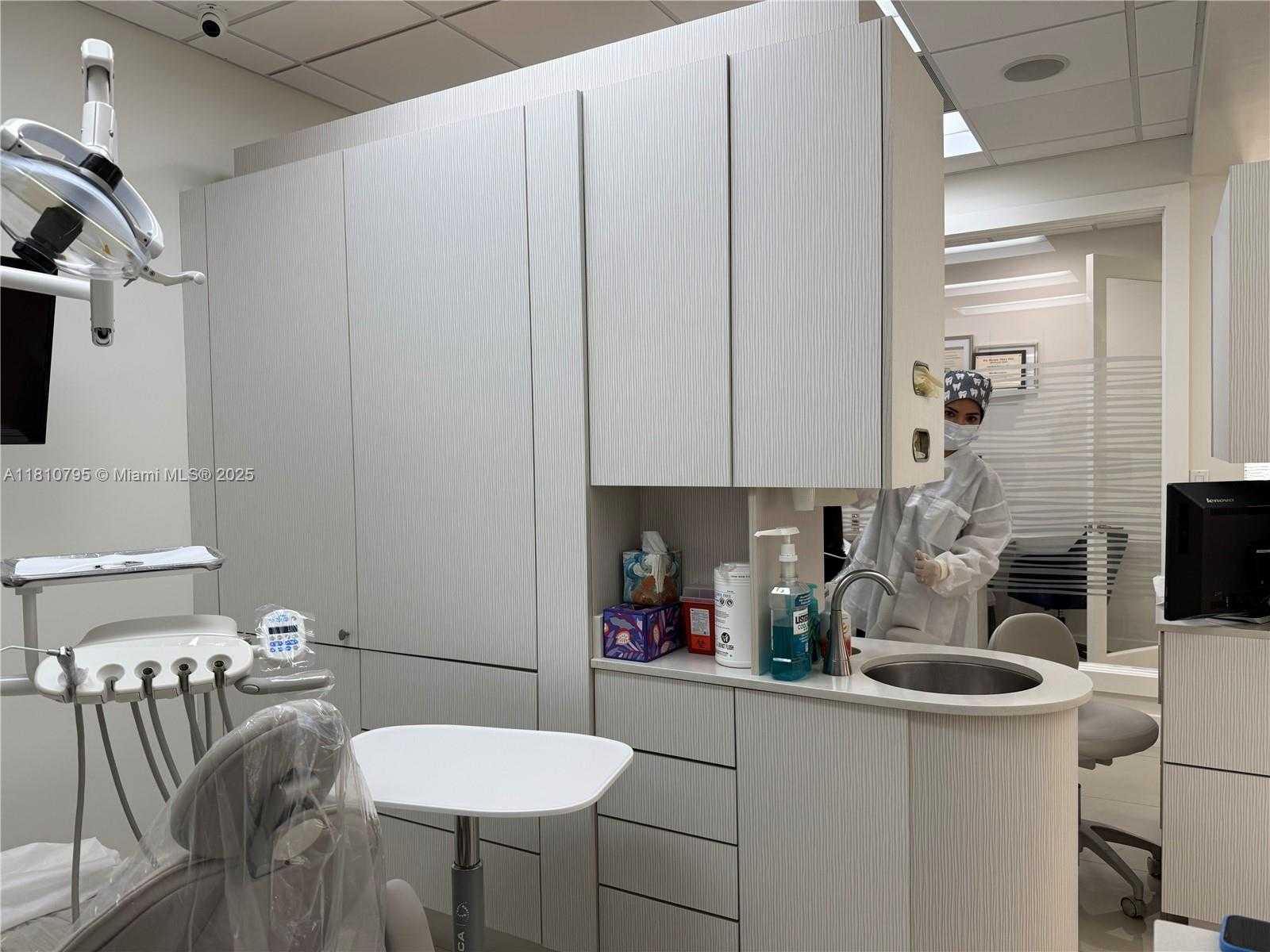 Small Image of Aventura Number 36