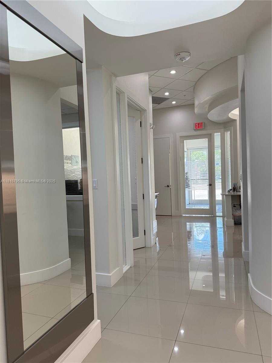 Small Image of Aventura Number 37