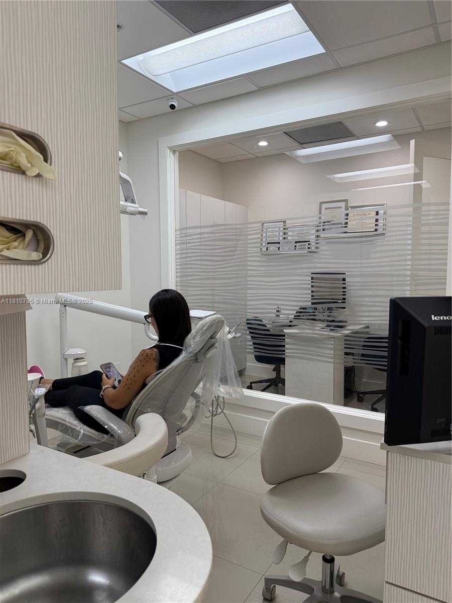 Small Image of Aventura Number 38