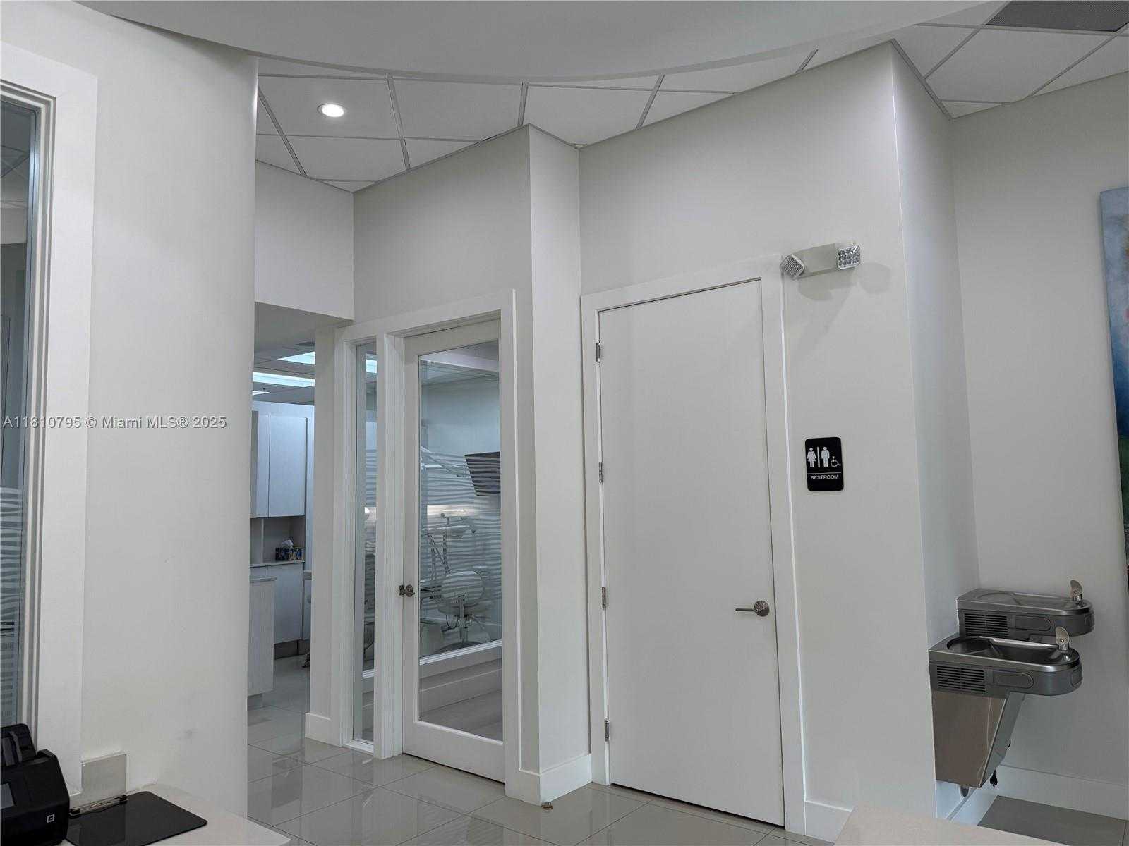 Small Image of Aventura Number 4