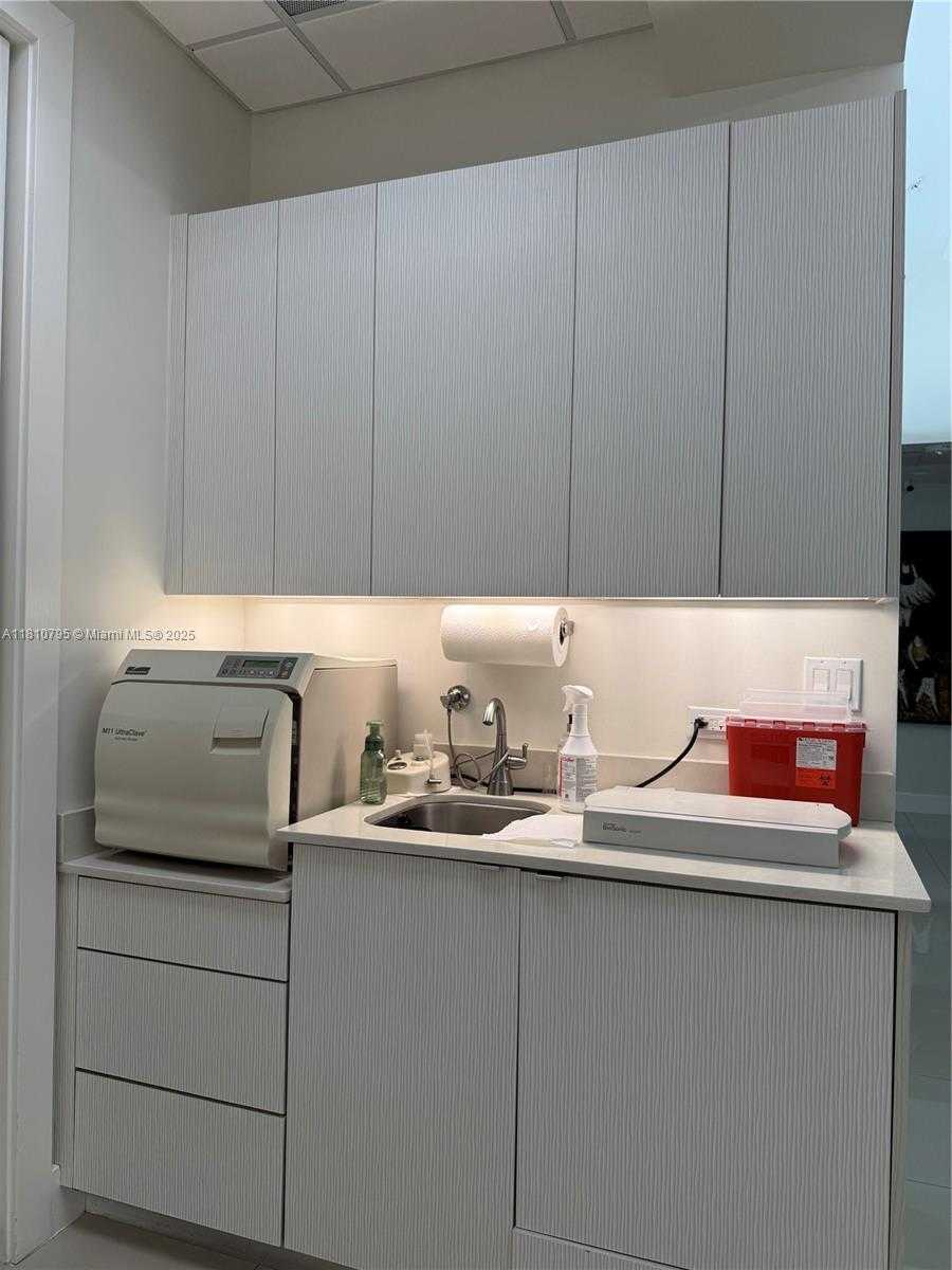 Small Image of Aventura Number 41