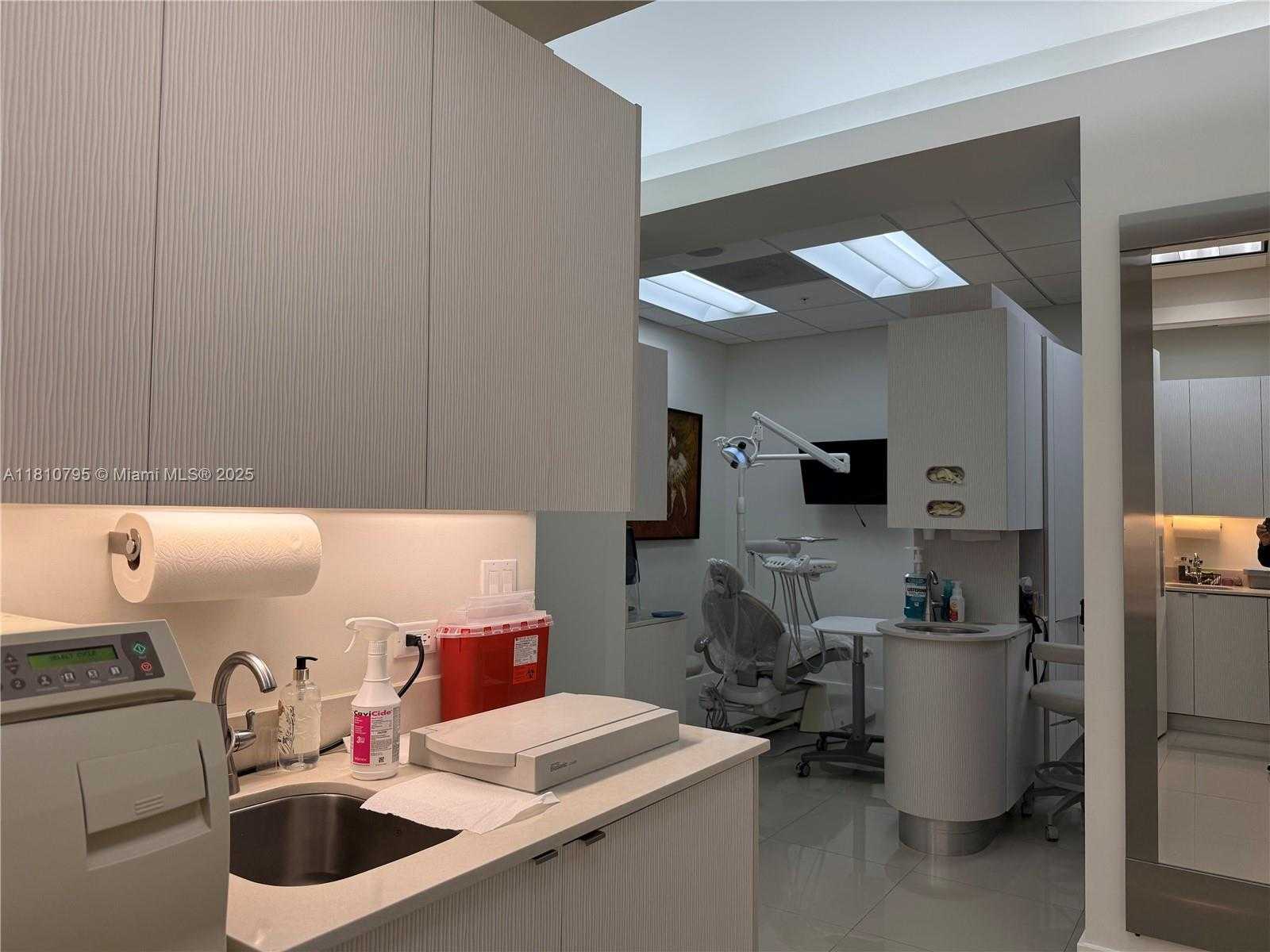 Small Image of Aventura Number 58