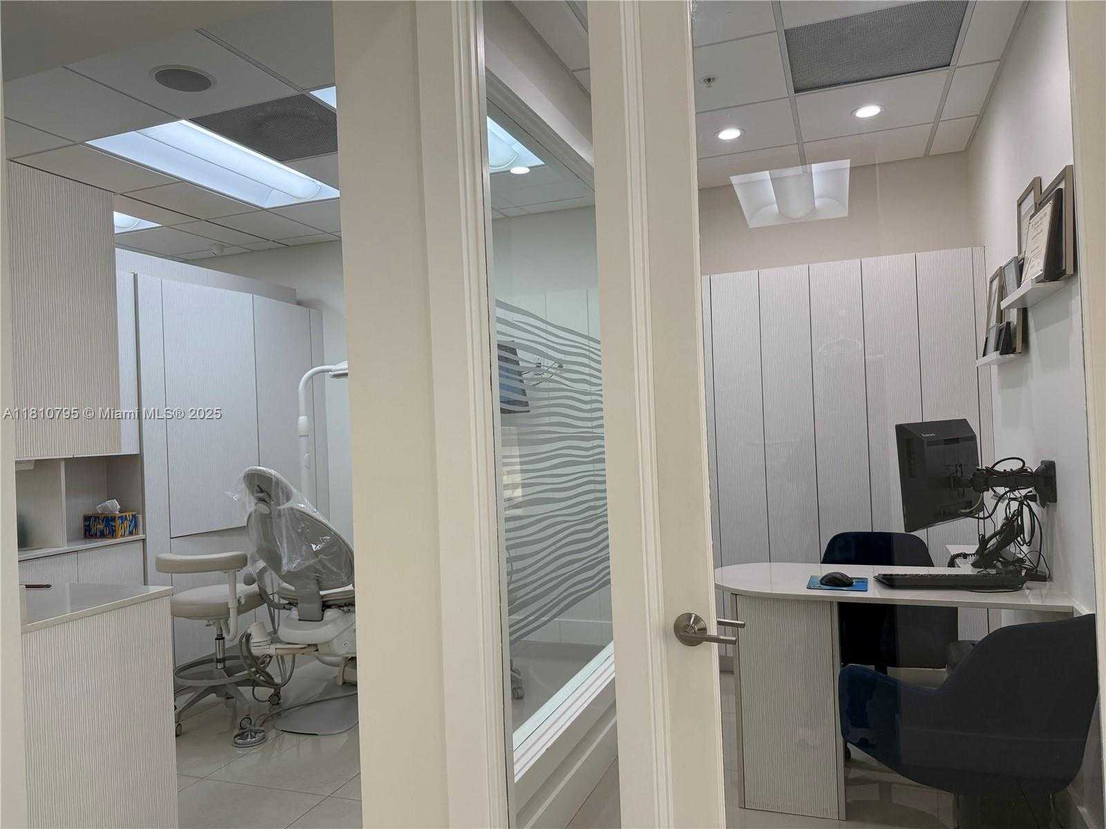 Small Image of Aventura Number 6