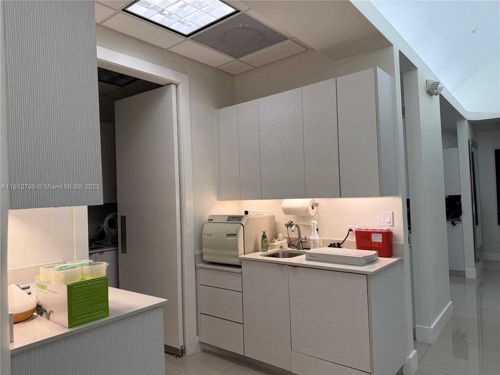 Small Image of Aventura Number 7
