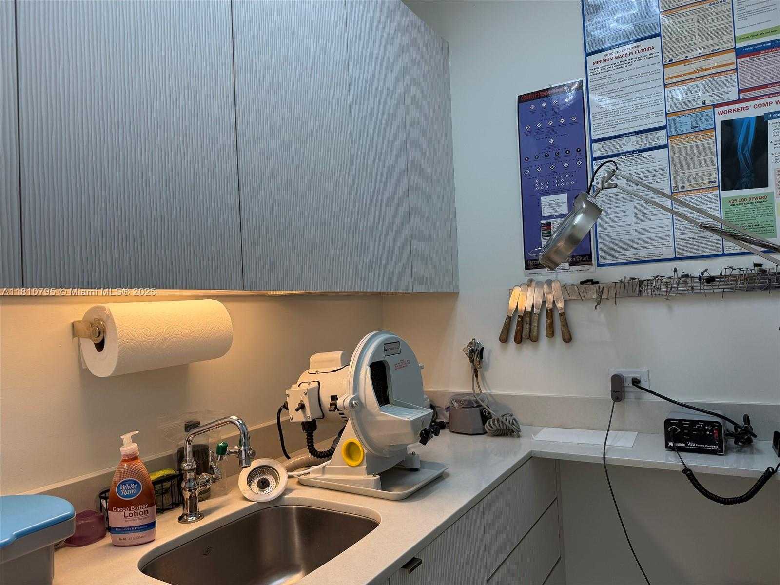 Small Image of Aventura Number 9
