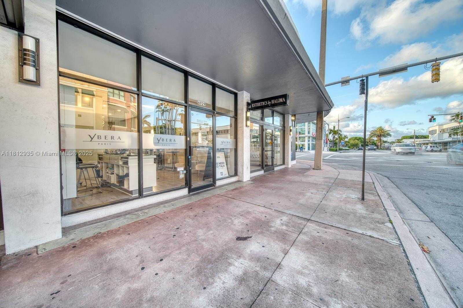 Small Image of BEAUTY SALON ON SUNSET DR & 57TH AVE, Coral Gables Number 22