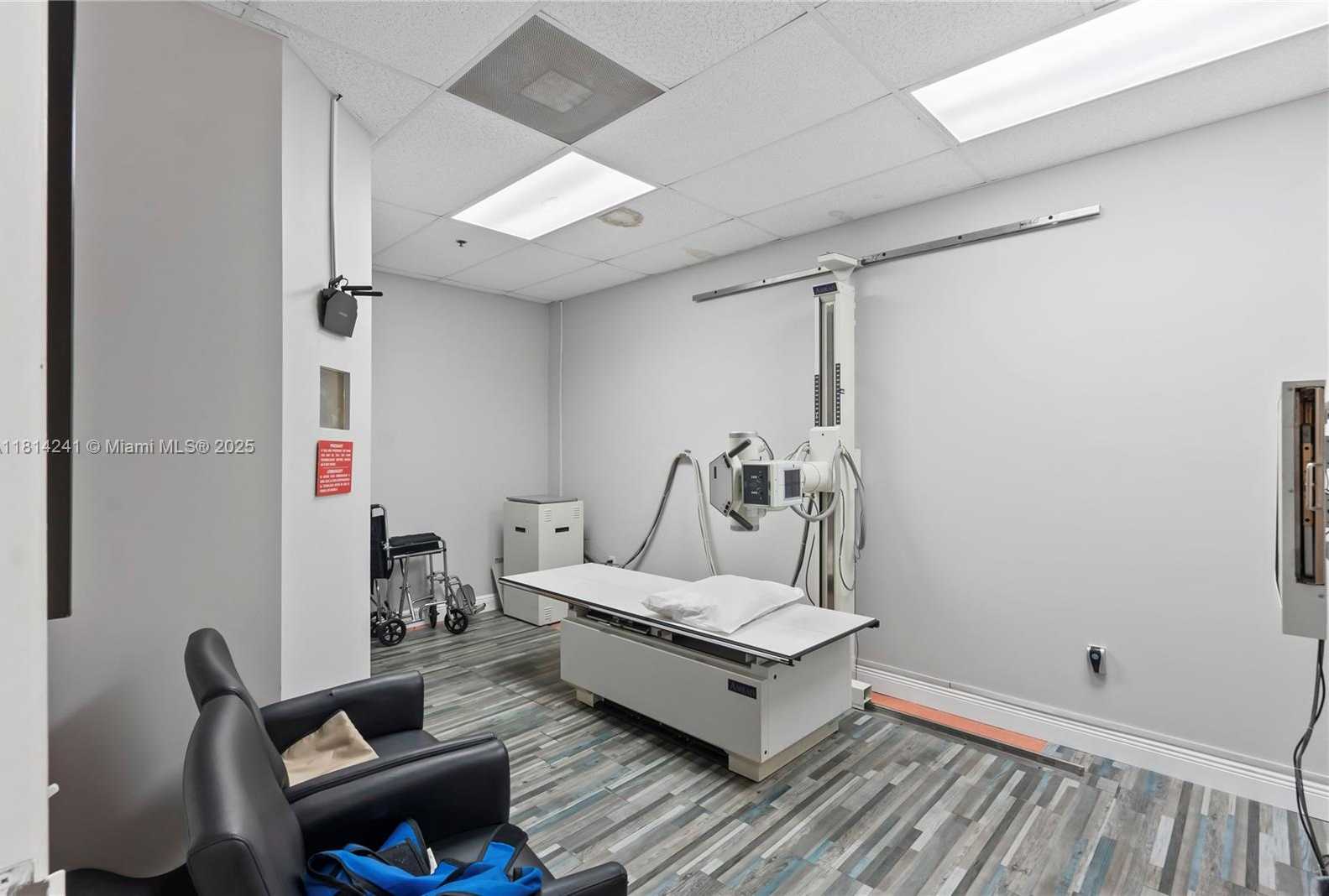 Small Image of 4301 SOUTH FLAMINGO RD, Davie Number 11