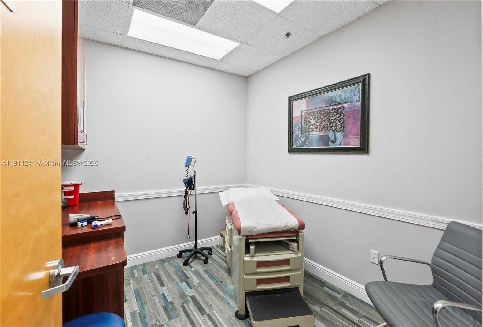 Small Image of 4301 SOUTH FLAMINGO RD, Davie Number 8