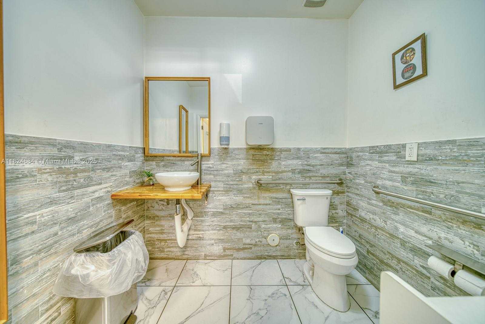 Small Image of FOR SALE IN KENDALL, Miami Number 20