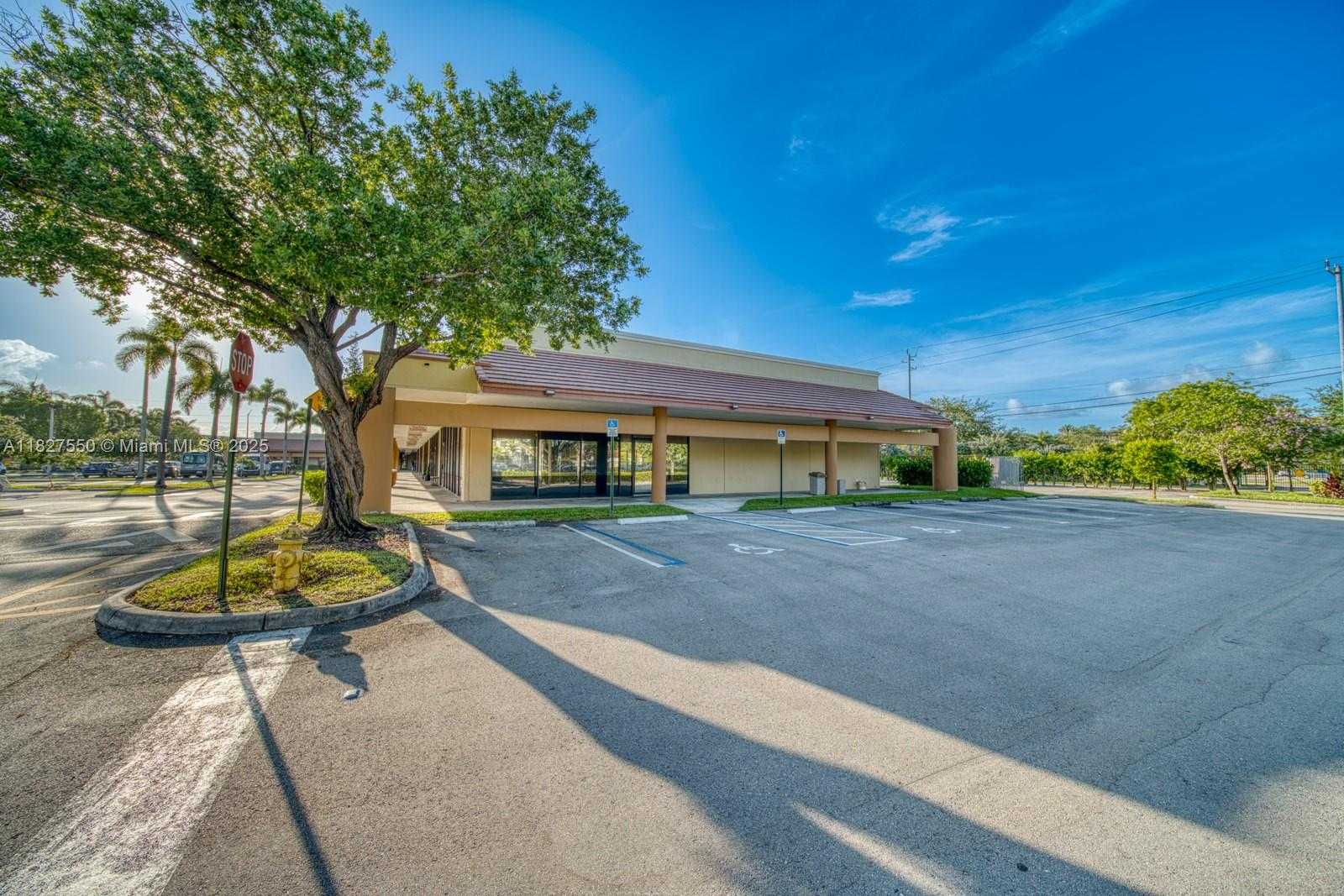 Small Image of RESTAURANT FOR SALE IN SUNRISE, Sunrise Number 31