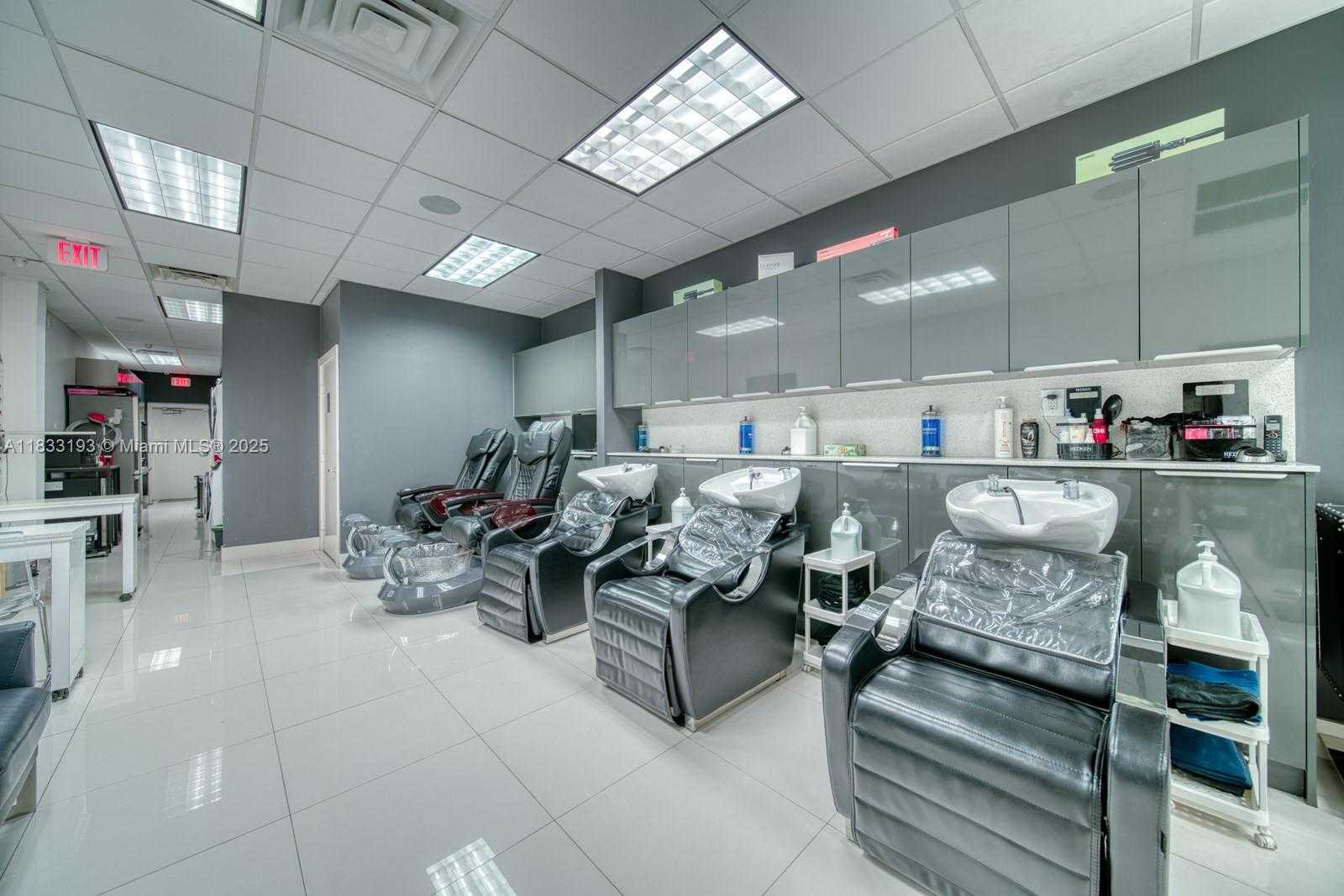 Small Image of FOR SALE IN PINECREST, Pinecrest Number 10
