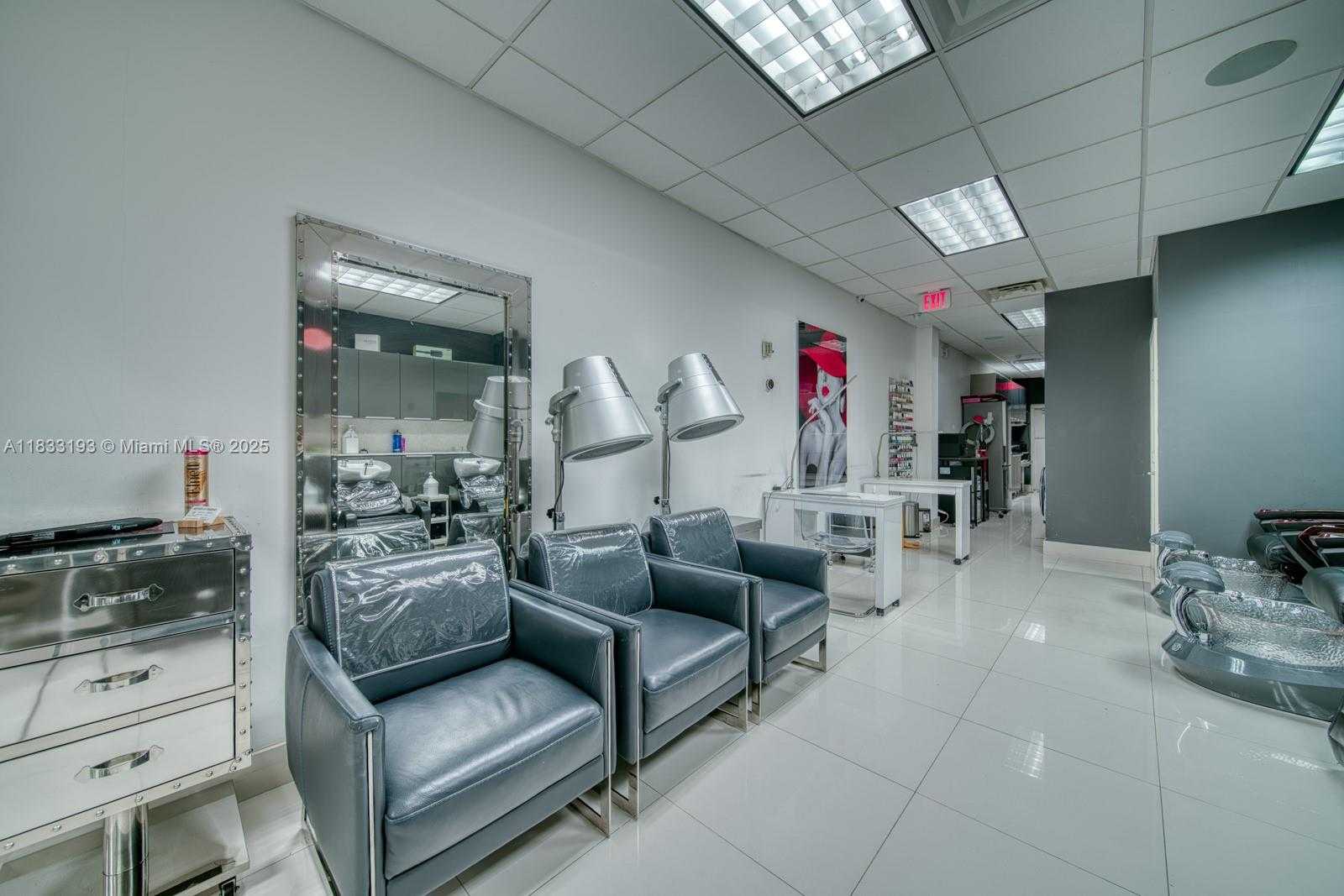 Small Image of FOR SALE IN PINECREST, Pinecrest Number 11