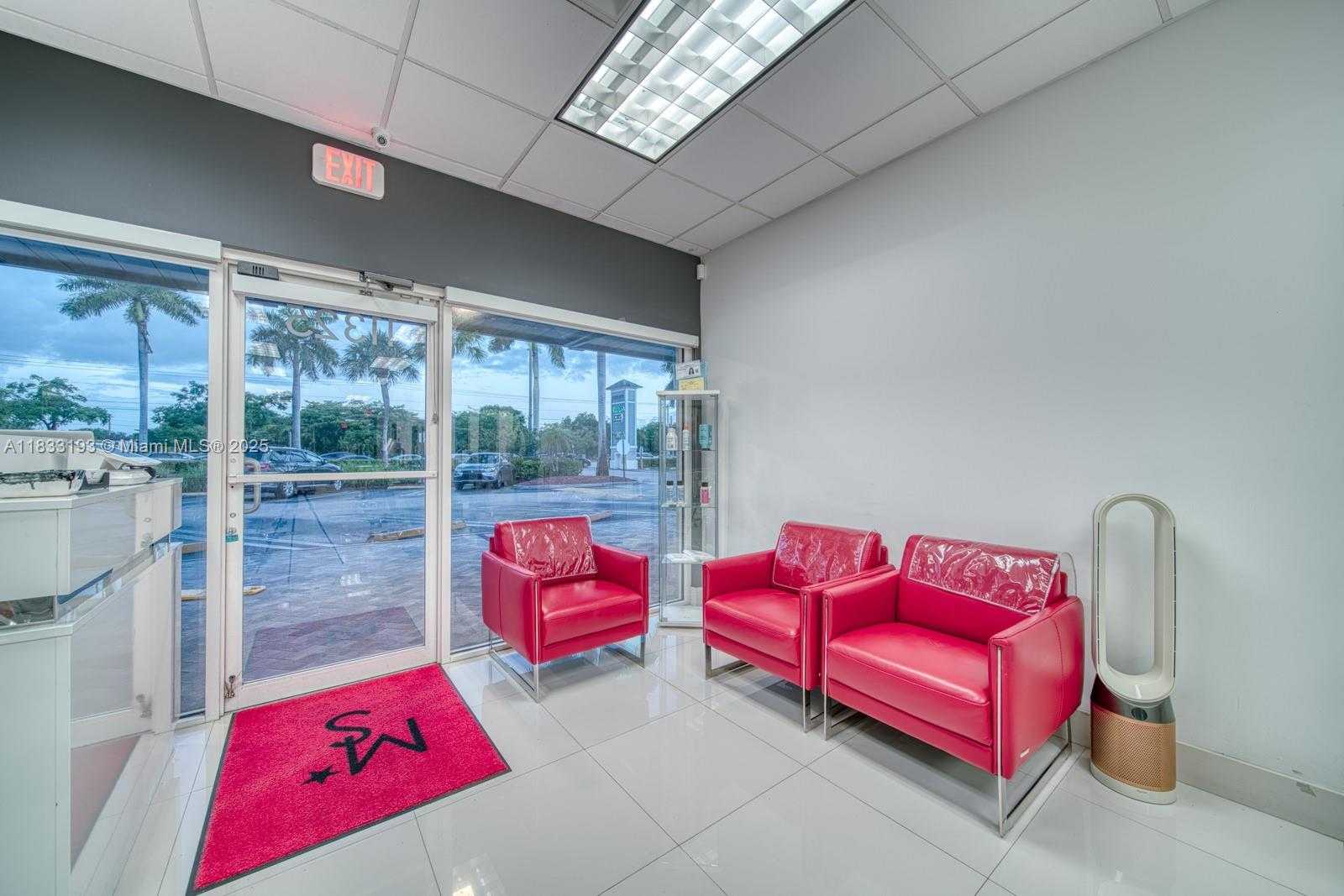 Small Image of FOR SALE IN PINECREST, Pinecrest Number 13