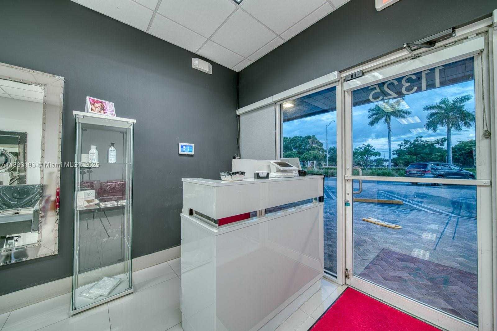 Small Image of FOR SALE IN PINECREST, Pinecrest Number 15