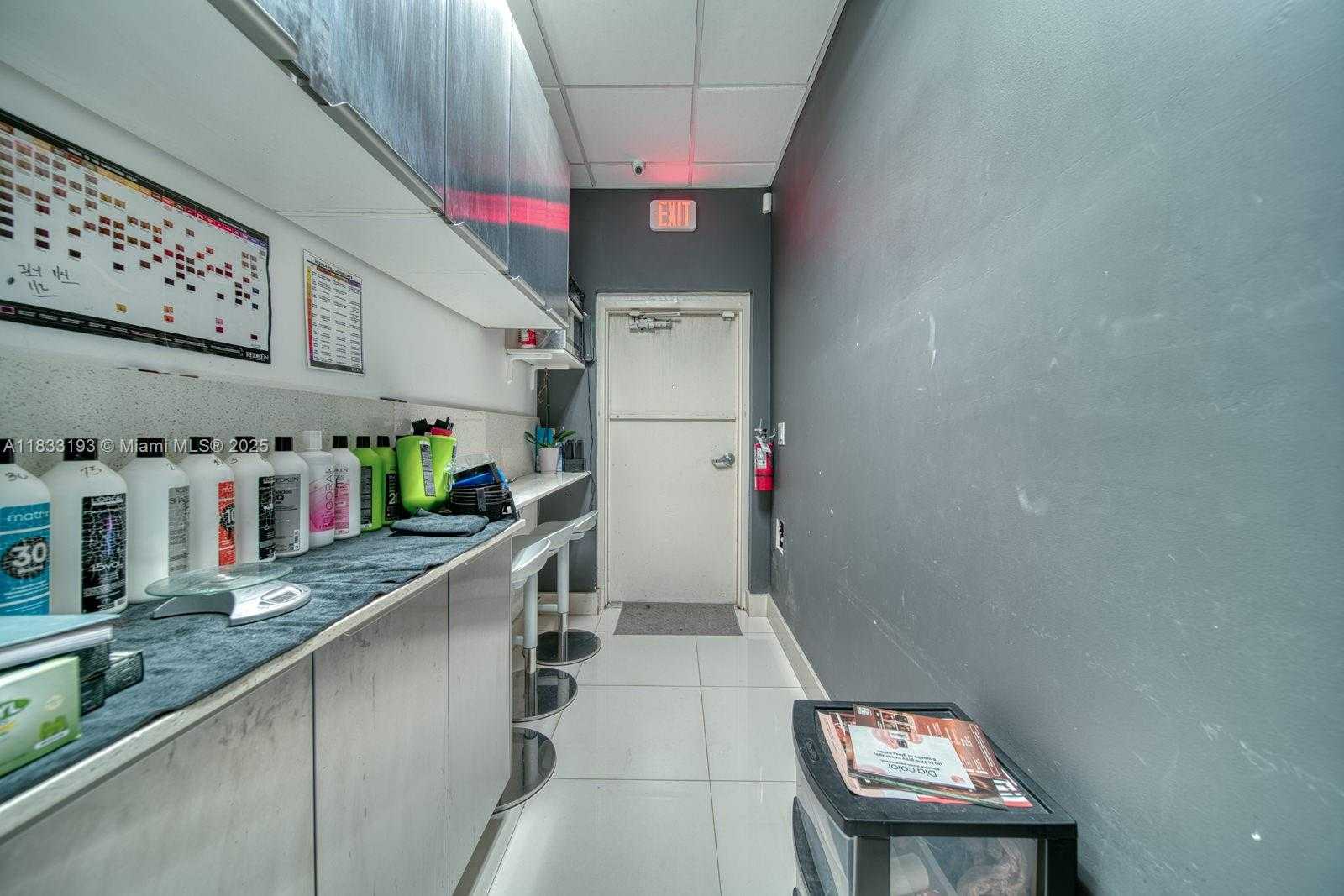 Small Image of FOR SALE IN PINECREST, Pinecrest Number 16