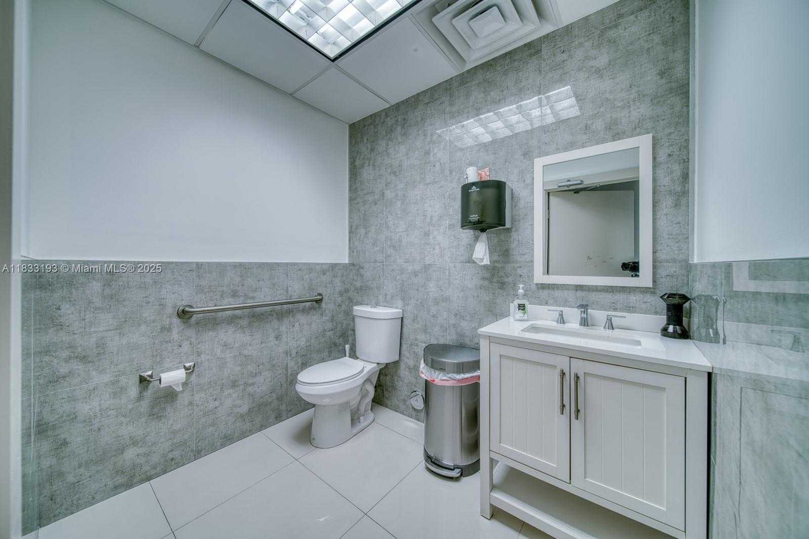Small Image of FOR SALE IN PINECREST, Pinecrest Number 20