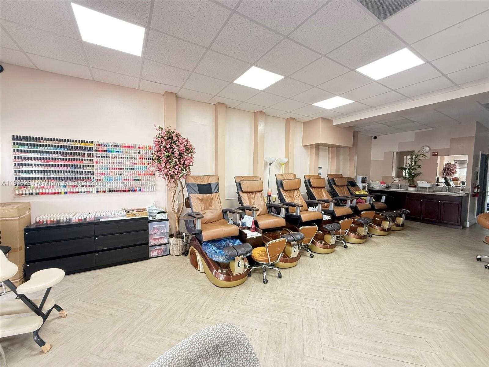 Small Image of 2132 NORTH EAST 123 ST, North Miami Number 4