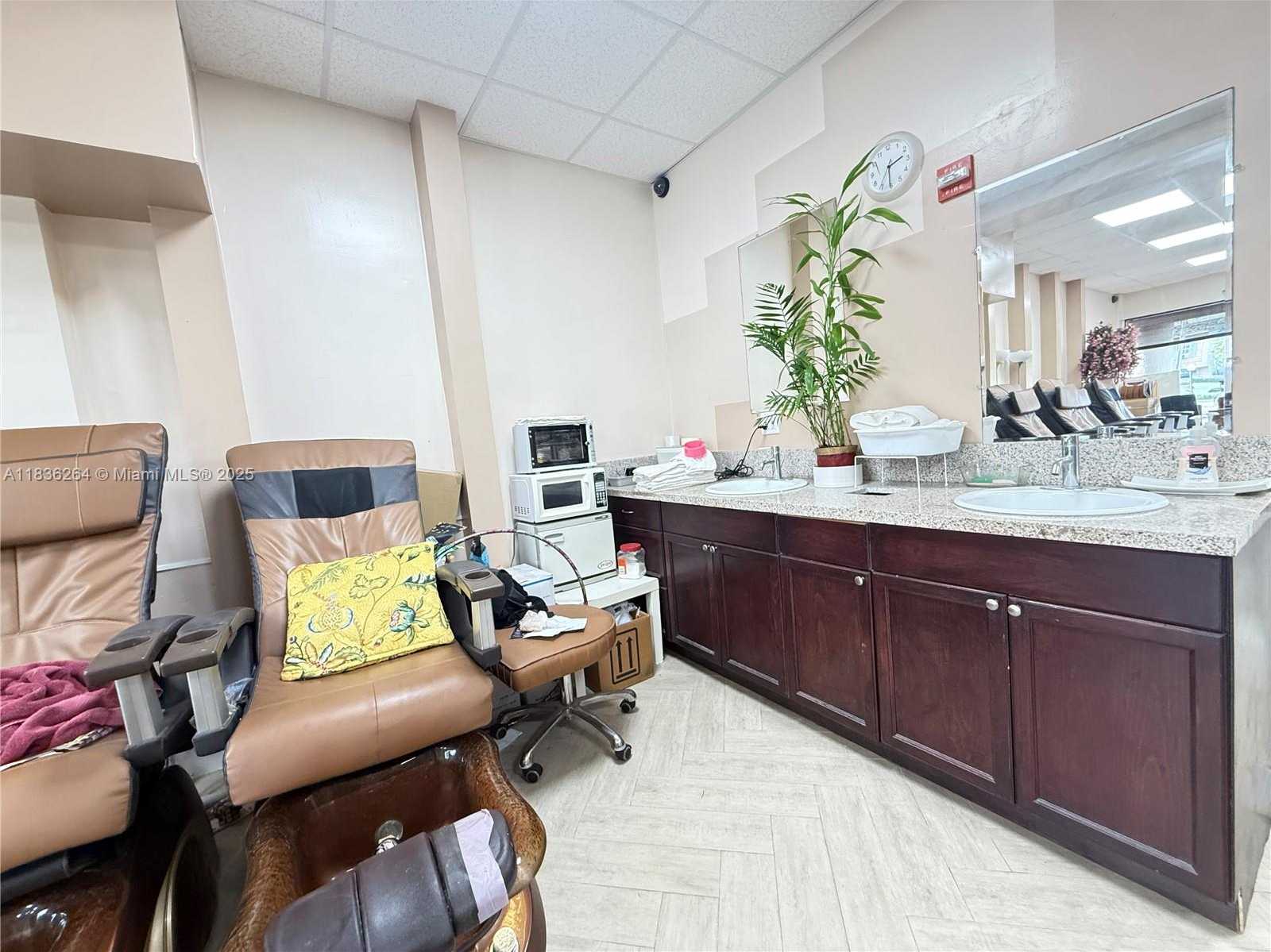 Small Image of 2132 NORTH EAST 123 ST, North Miami Number 9