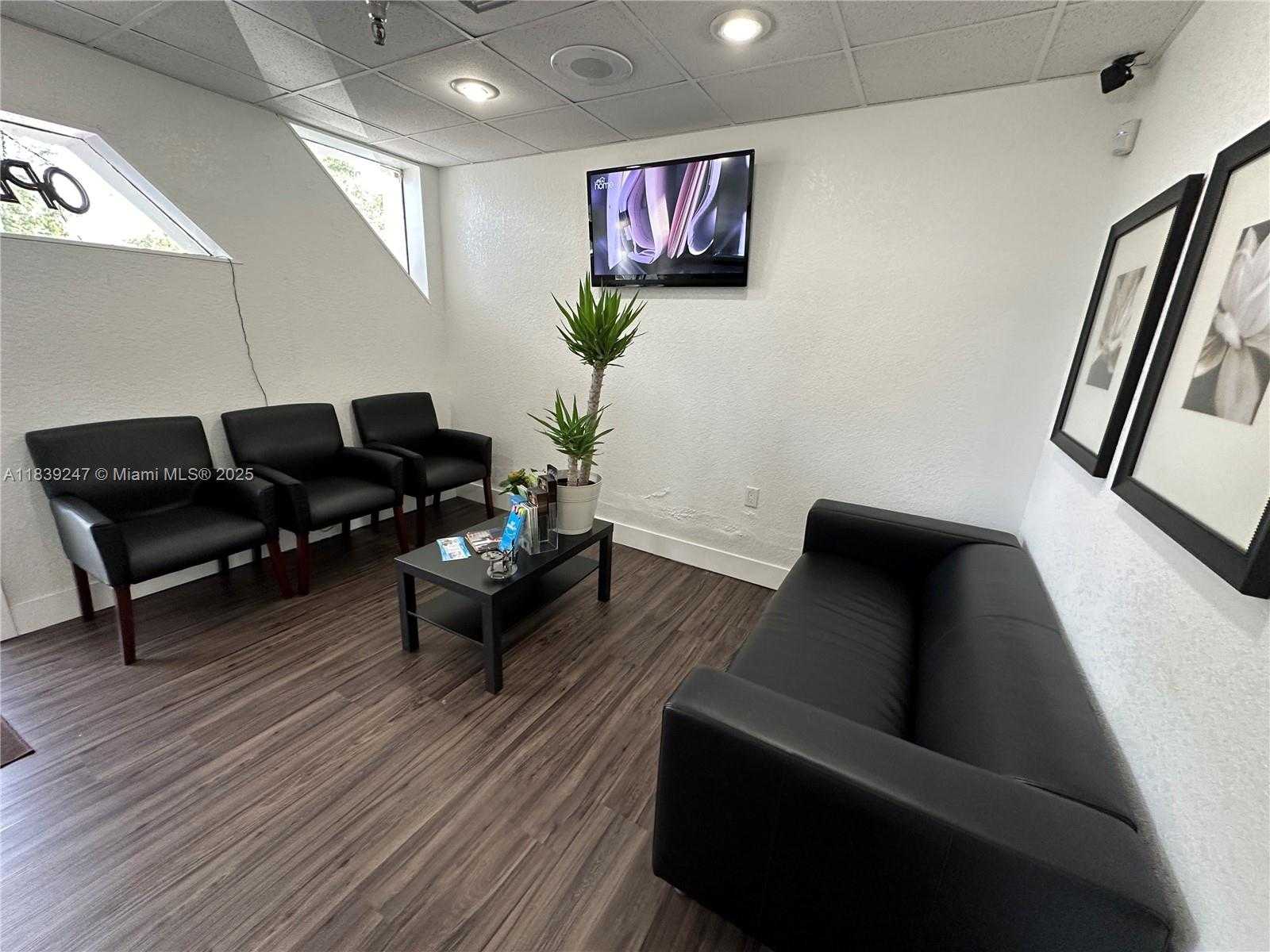 Small Image of 8278 SUNSET STRIP, Sunrise Number 4