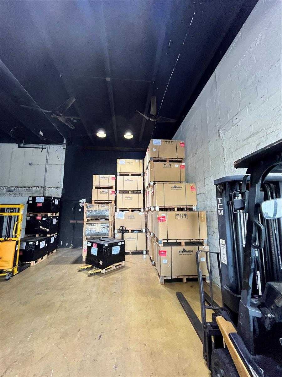 Small Image of 12572 NORTH EAST 14TH AVE, North Miami Number 11