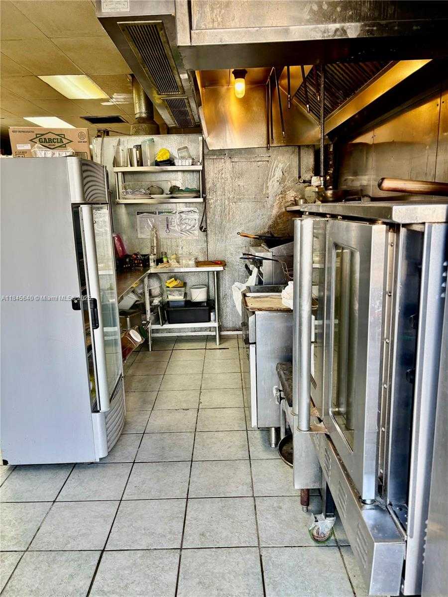 Small Image of 700 PALM AVE, Hialeah Number 18