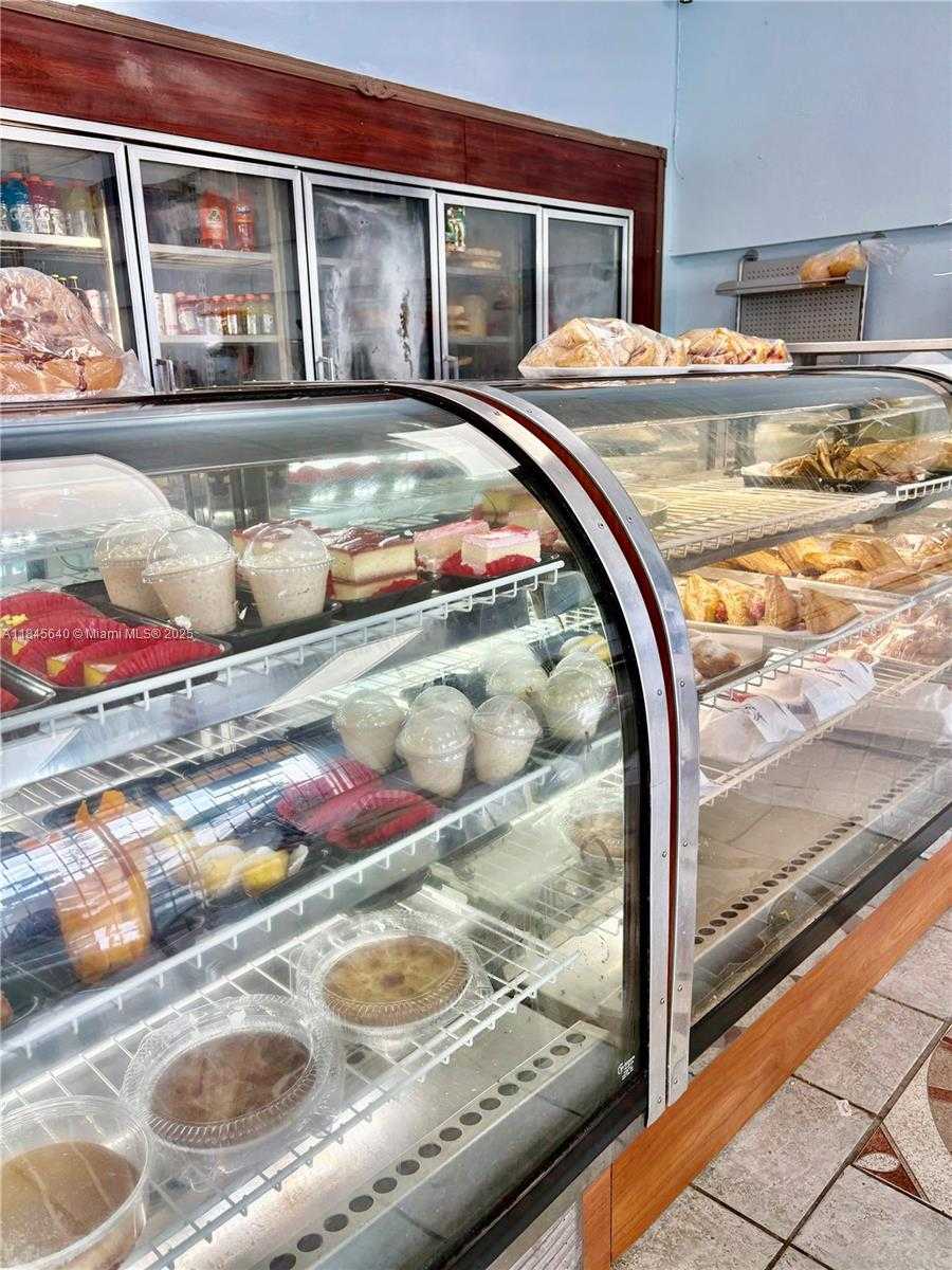 Small Image of 700 PALM AVE, Hialeah Number 2
