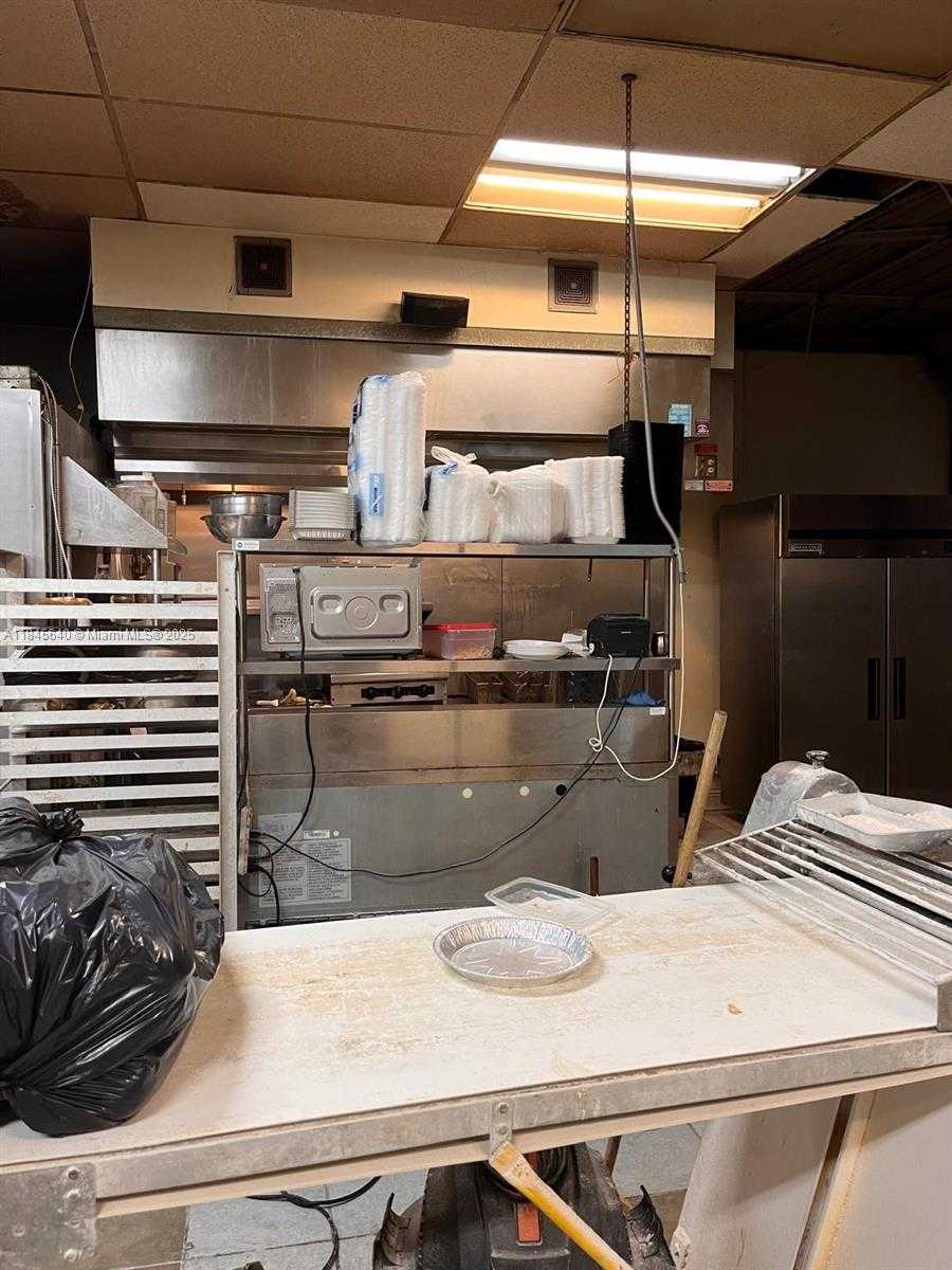 Small Image of 700 PALM AVE, Hialeah Number 21