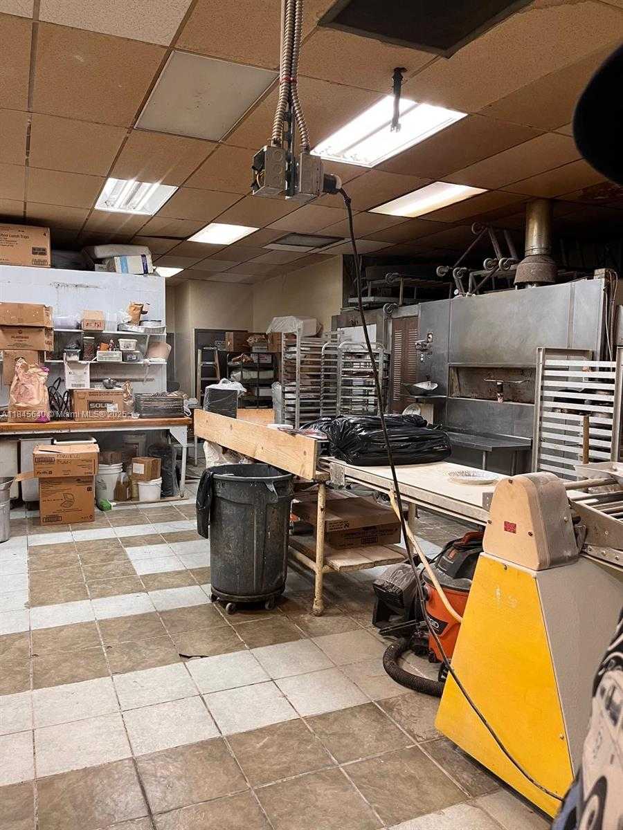 Small Image of 700 PALM AVE, Hialeah Number 22
