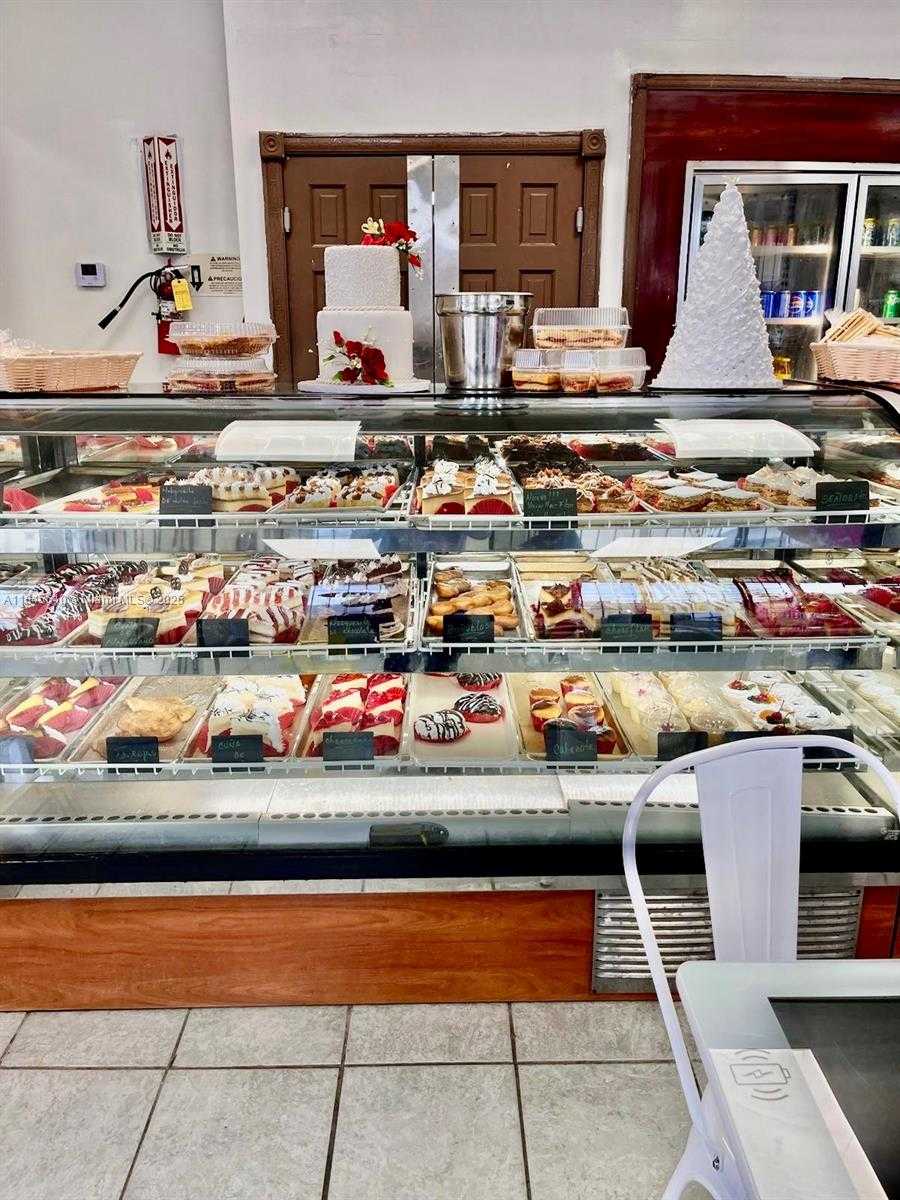 Small Image of 700 PALM AVE, Hialeah Number 6