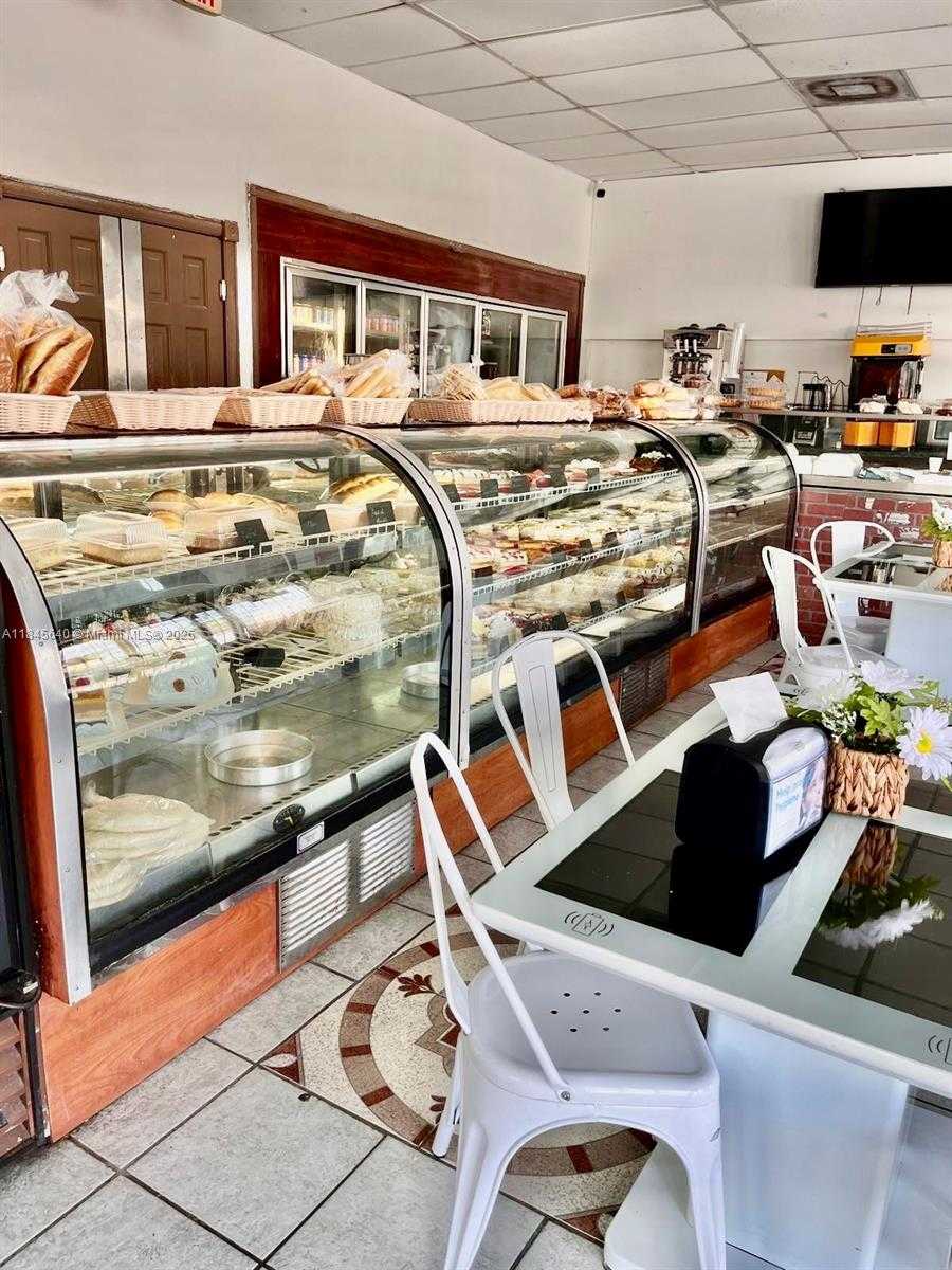 Small Image of 700 PALM AVE, Hialeah Number 7