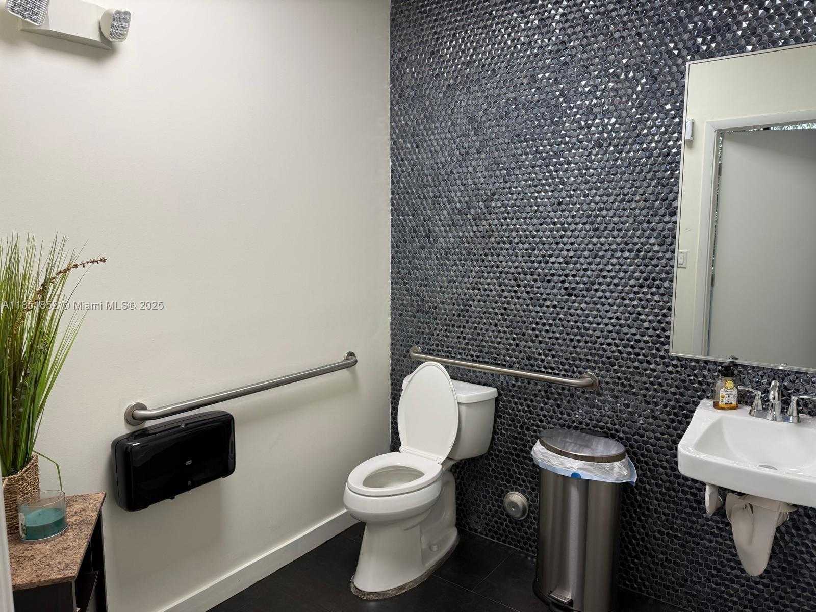 Small Image of 79 CONFIDENTIAL, Doral Number 10
