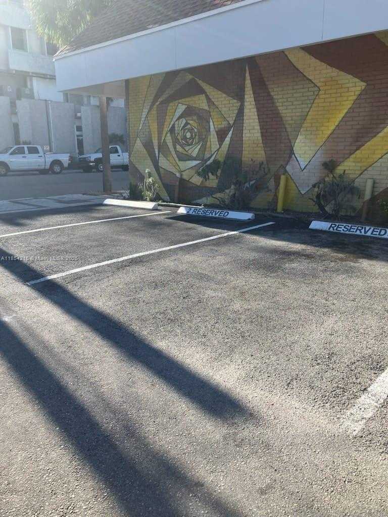 Small Image of 804 NORTH EAST 125TH ST, North Miami Number 2