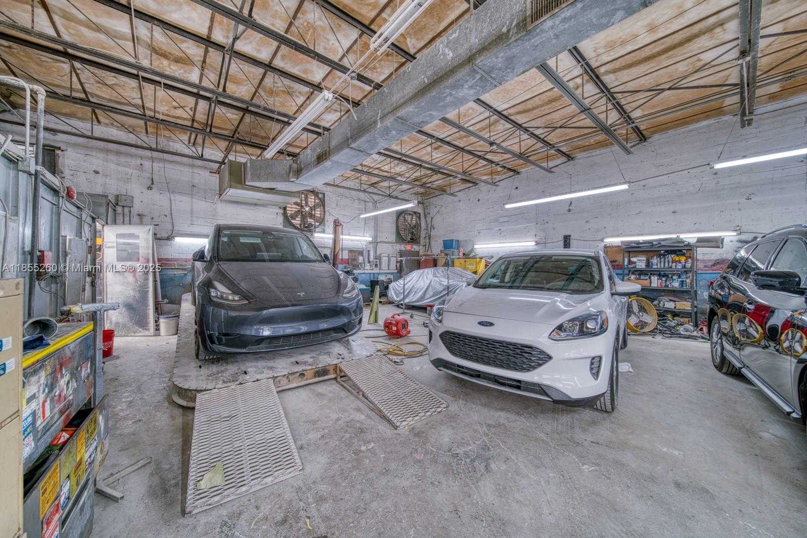 Small Image of FOR SALE IN PRIME HIALEAH LOCATION, Hialeah Number 13