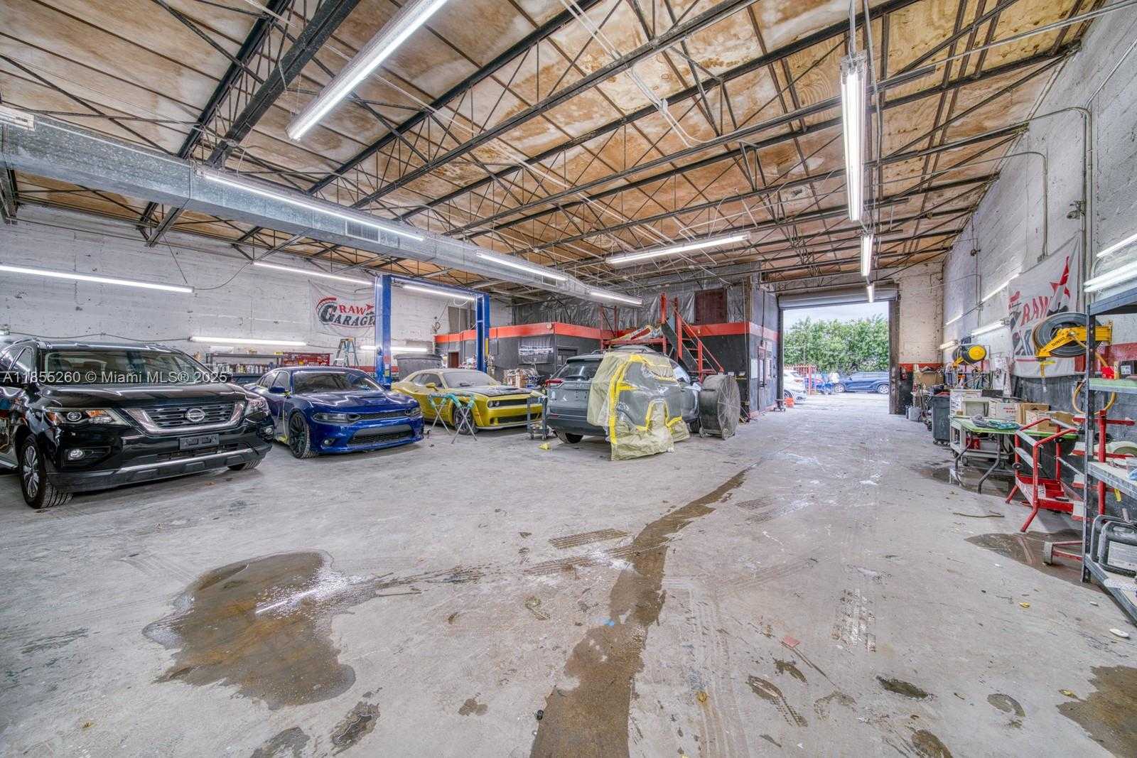 Small Image of FOR SALE IN PRIME HIALEAH LOCATION, Hialeah Number 14